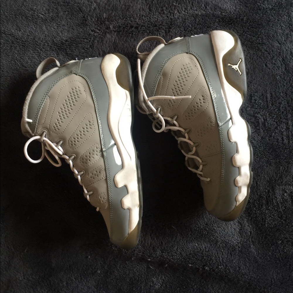 Jordan COOL GREY 9s